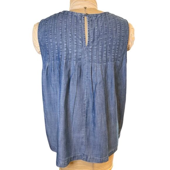 GAP Denim Chambray Sleeveless Top Sz. XL Pin Tuck Pleats Keyhole Closure - Picture 6 of 8